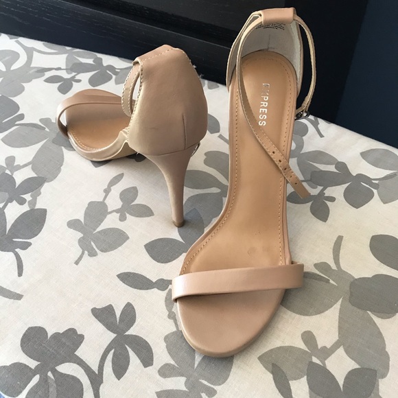 Express Heels - Picture 2 of 4